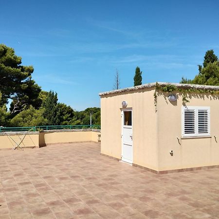 Old Captain'S Apartments - In A Pine Wood By The Sea And Tennis Courts 스플리트 외부 사진