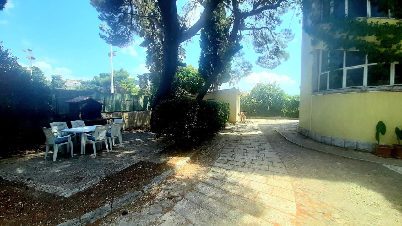 Old Captain'S Apartments - In A Pine Wood By The Sea And Tennis Courts 스플리트 외부 사진