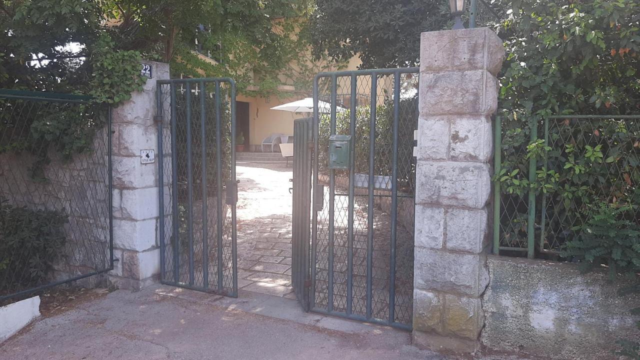 Old Captain'S Apartments - In A Pine Wood By The Sea And Tennis Courts 스플리트 외부 사진