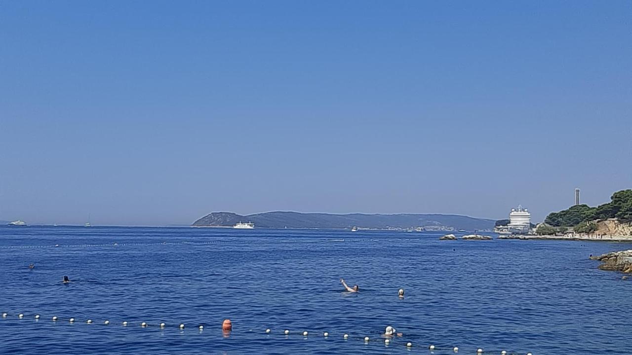 Old Captain'S Apartments - In A Pine Wood By The Sea And Tennis Courts 스플리트 외부 사진