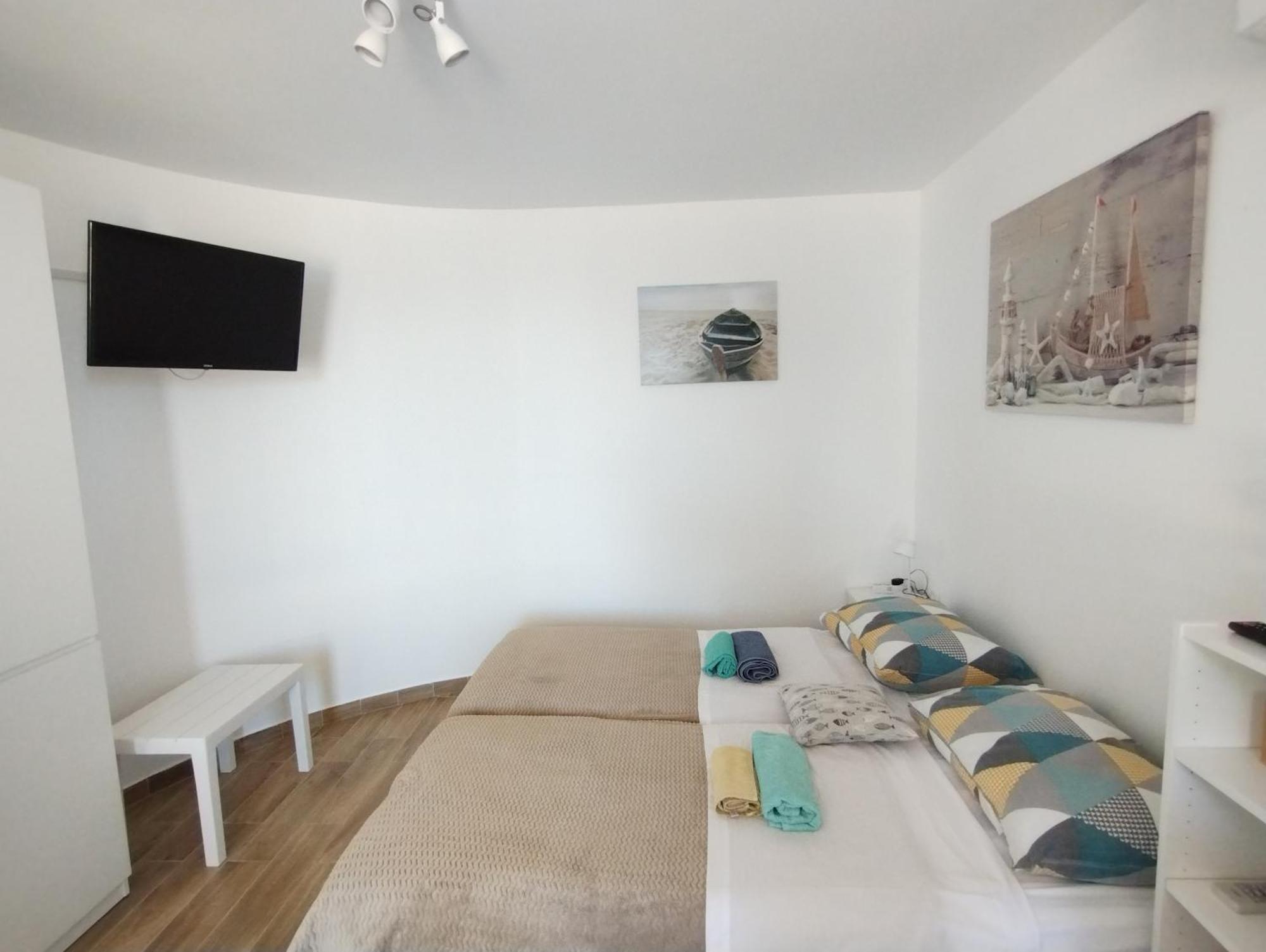 Old Captain'S Apartments - In A Pine Wood By The Sea And Tennis Courts 스플리트 외부 사진