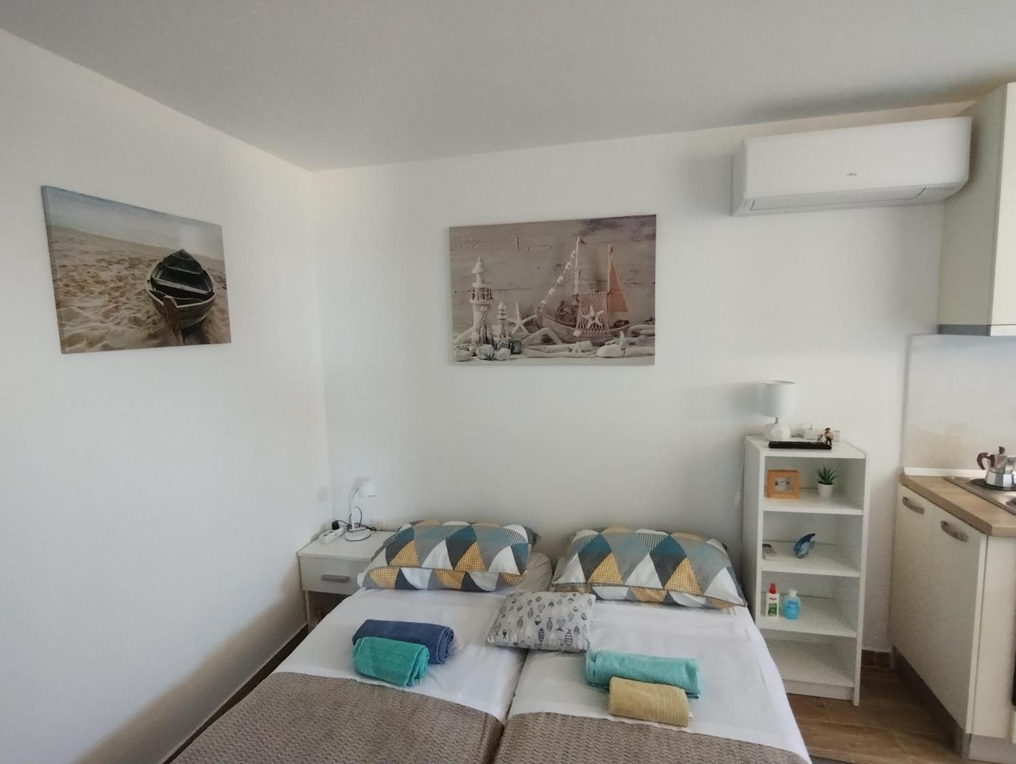 Old Captain'S Apartments - In A Pine Wood By The Sea And Tennis Courts 스플리트 객실 사진