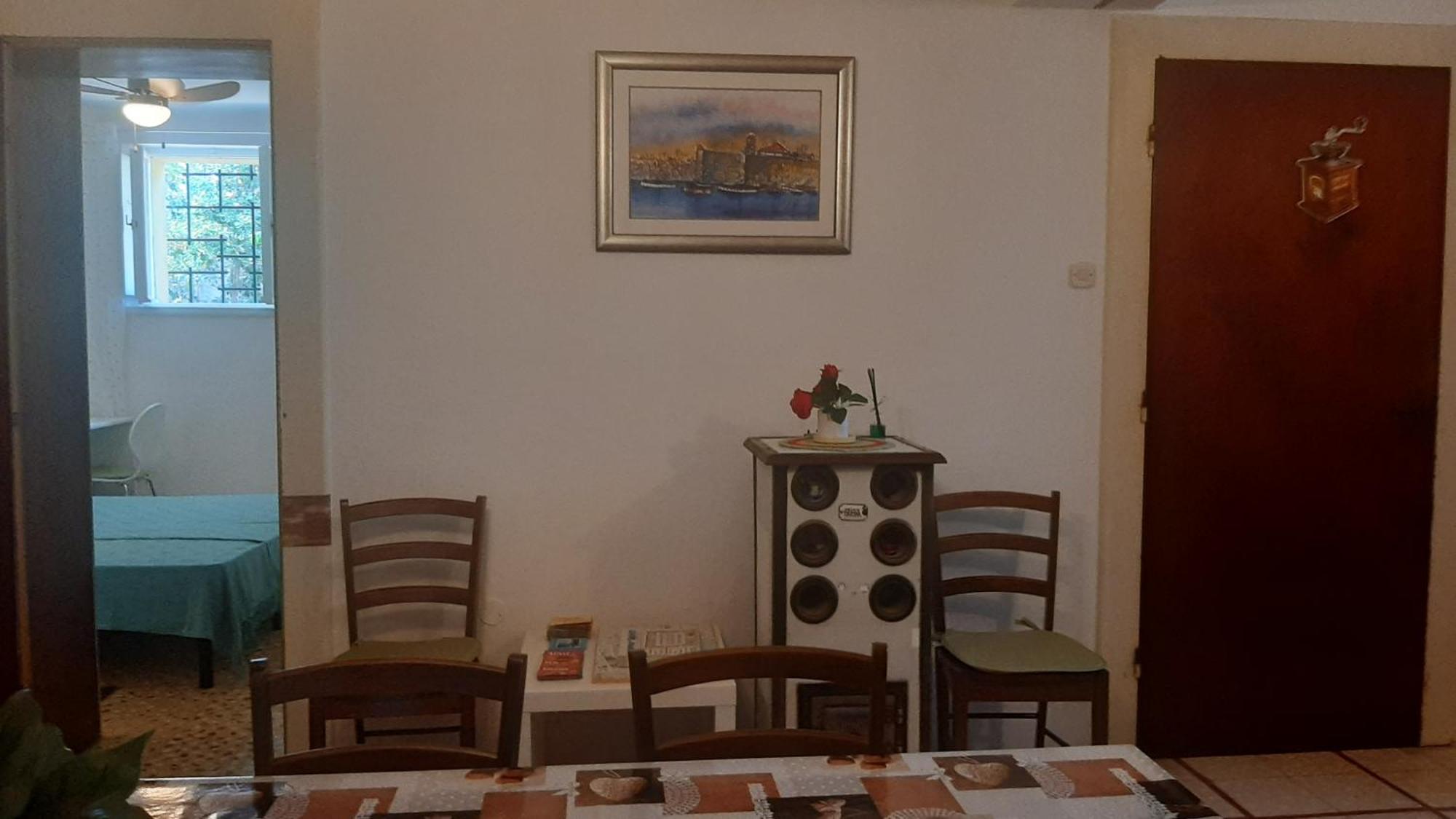 Old Captain'S Apartments - In A Pine Wood By The Sea And Tennis Courts 스플리트 객실 사진